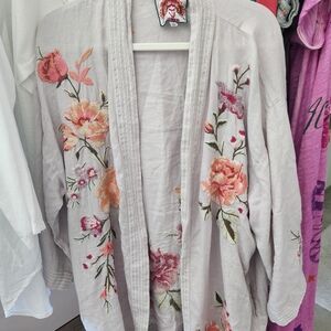 Johnny Was Light Gray Floral Embroidered Kimono